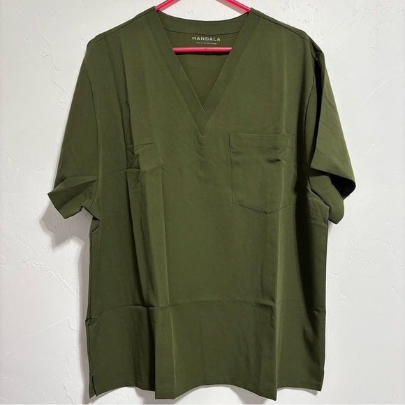 Mandala 2XL Scrub Top Short Sleeve Shirt V Neck NWT Olive Green Pocket Wicking - Picture 1 of 7
